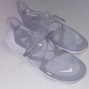 Brand New! Men’s Nike gray shoes